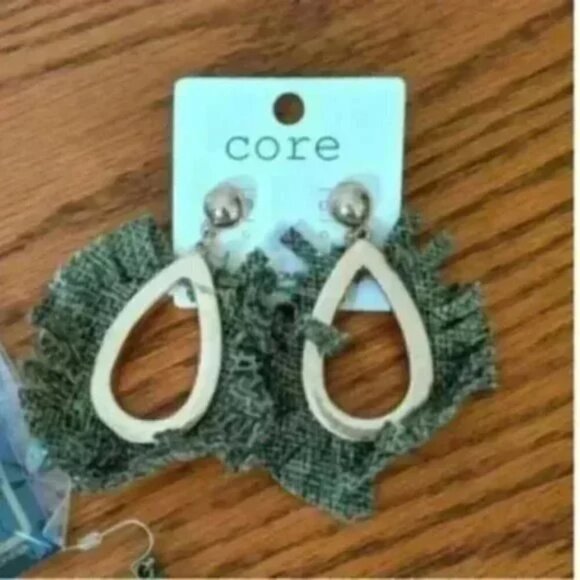 Lot of 3 pairs of Dangle Earrings - Picture 2 of 5